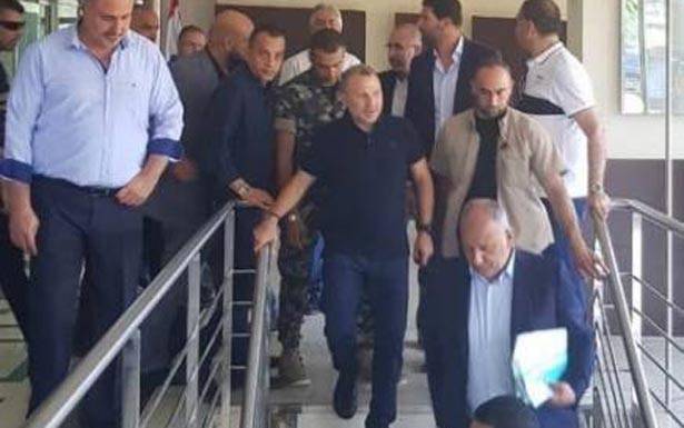 القوات لباسيل : حديـــثك فتنـــوي أرعــــــن

ولاعلاقة لــــــه بــــــكل ما نعيشه من تحديـــــــات