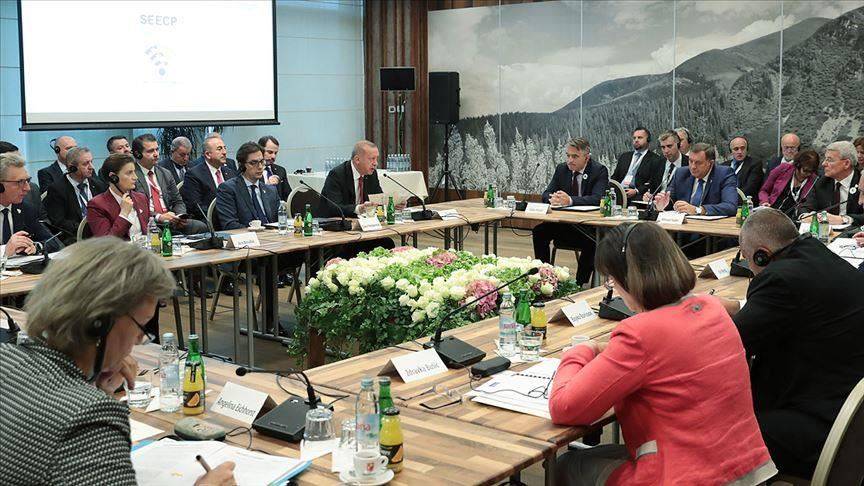 أردوغان ينتقد التقاعس الأوروبي عن دعم تركيا في قضية اللاجئين