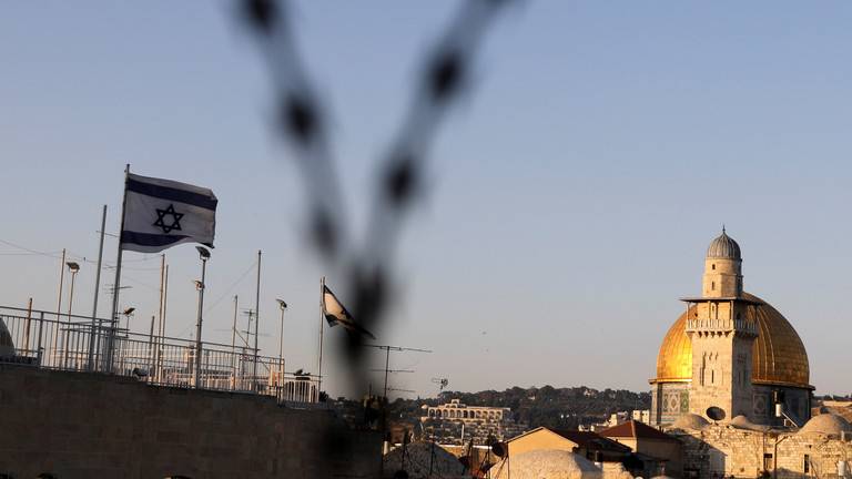 بعد ربع قرن أمام المحاكم.. المستوطنون يستولون على عقار في القدس بالقوة