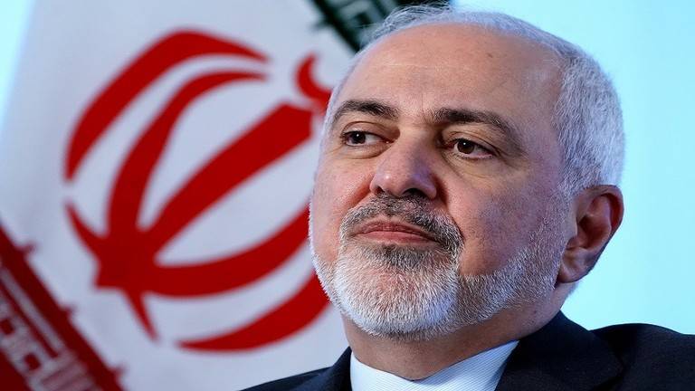 ظريف: آليتنا الوحيدة لاستعادة الناقلة هي استدعاء السفير والاحتجاج والتغريد