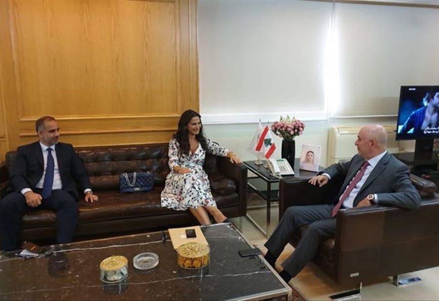 سكاف تدعو للتواضع: الخطاب الفوقي يدمر لبنان