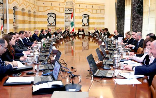 عون وبري يضغطان للتوافق وتفادي تفجير الحكومة