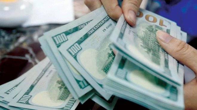 الدولار يتراجع لليوم الثالث مع تجاهل بيانات التضخم الأمريكي