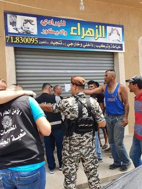 إقفال محلين يشغلهما سوريون في الزهراني لمخالفتهم نظام الاقامة
