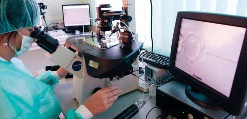 زوجان يقاضيان عيادة إخصاب بعد "خطأ لا يغتفر"