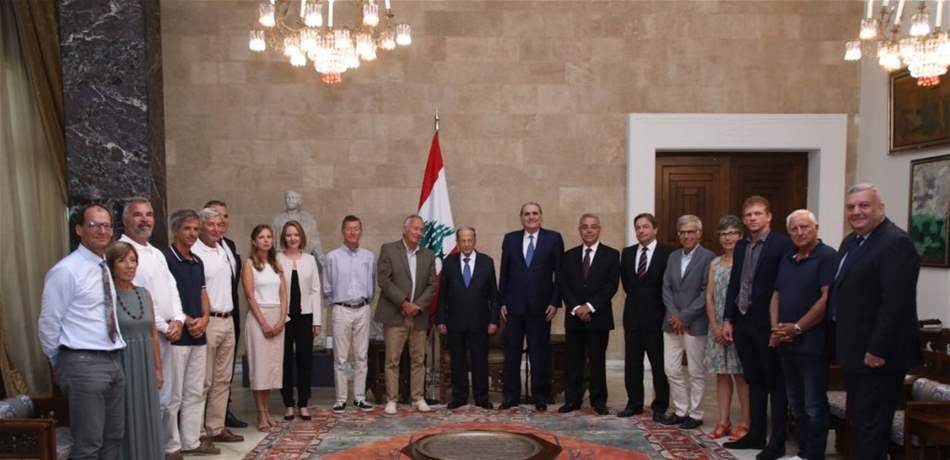 عون استقبل وفــــد بحارة طـــريــق لبـــنان وزواراً :

تفاديــنـــا الحروب بفضل التضامن الوطني والاستقرار