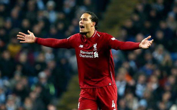 متفرقات كروية من الملاعب العالمية: ميسي وصلاح يرسمان طريقاً جديداً للكرة الذهبية