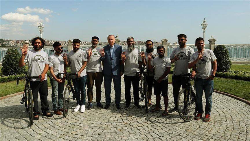 أردوغان يلتقي بوفد من الحجاج البريطانيين في إسطنبول
