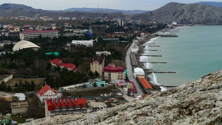 إيزفيستيا: شركة بحرينية تخطط لاستثمار نصف مليار يورو في القرم