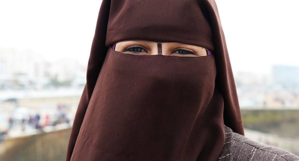 بعد جدل واسع.. الحكومة التونسية تعدل موقفها من منشور منع النقاب
