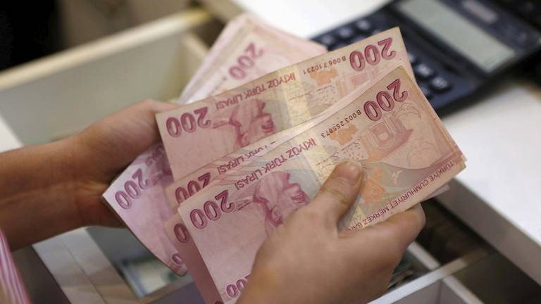 "فيتش" تخفض التصنيف الائتماني لتركيا إلى "BB-" مع نظرة مستقبلية سلبية