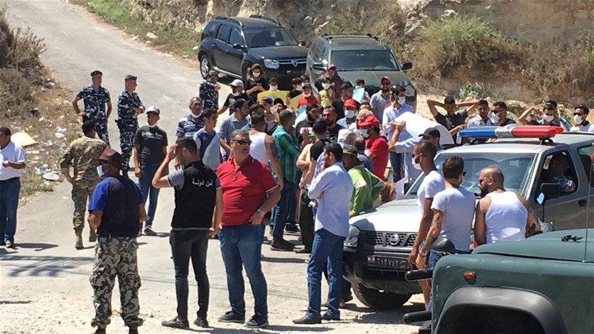 قطع طريق طيردبا في صور احتجاجا على المكبات العشوائية (صور)