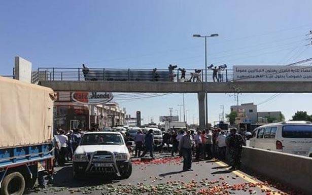 مزارعو البقاع يحتجون : البضاعة السورية أغرقت الاسواق