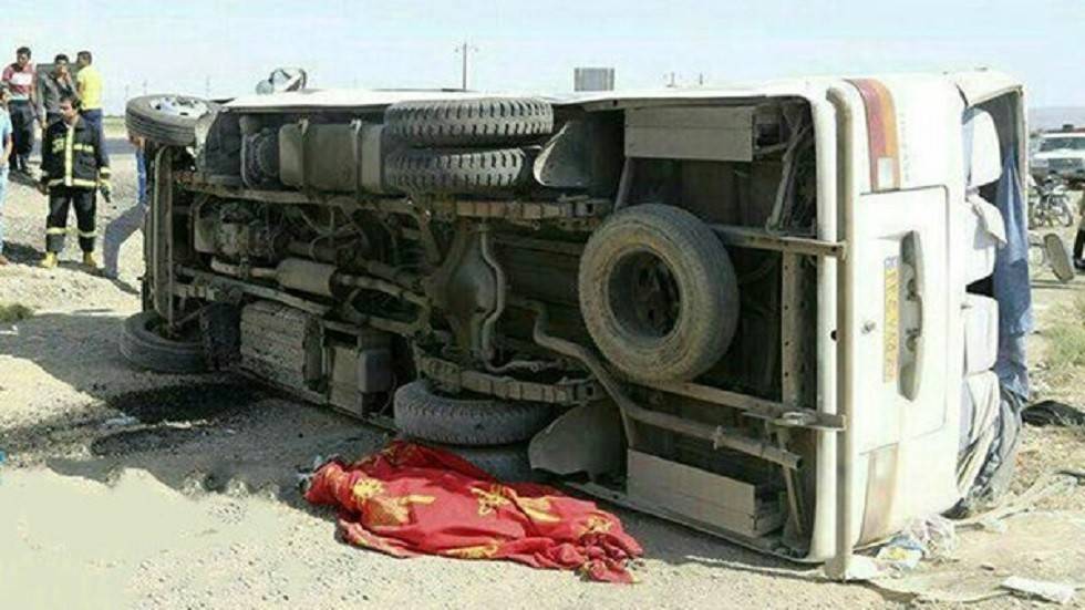 مقتل 12 شخصا جراء انقلاب حافلة جنوب إيران