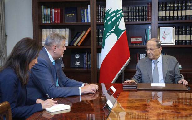 عون: ماذا يمنع المجتمع الدولي من دعم

مطلبنا بعودة النازحين... وللالتزام بـ1701
