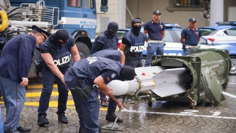 "الدولة الصديقة".. كيف وصل صاروخ قطر إلى النازيين الجدد في إيطاليا؟