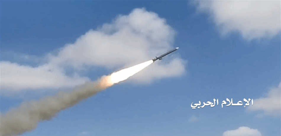 الحوثيون يستهدفون مطار جيزان السعودي بطائرات مسيرة