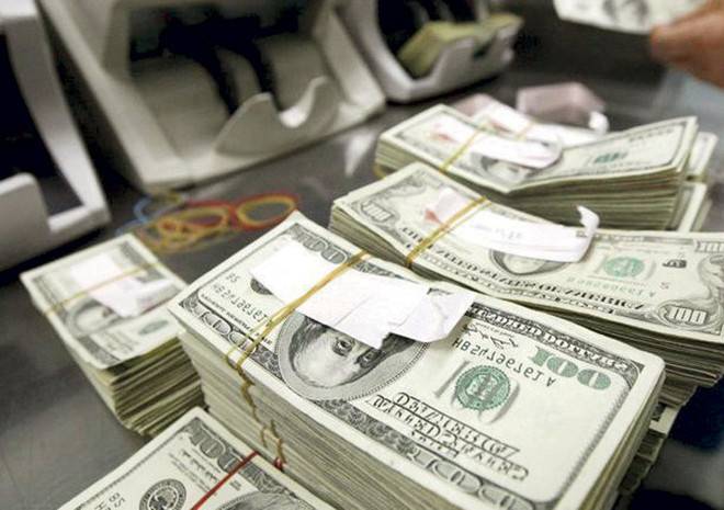 انتعاش الدولار بفضل مبيعات التجزئة الأمريكية يضغط على أسعار الذهب