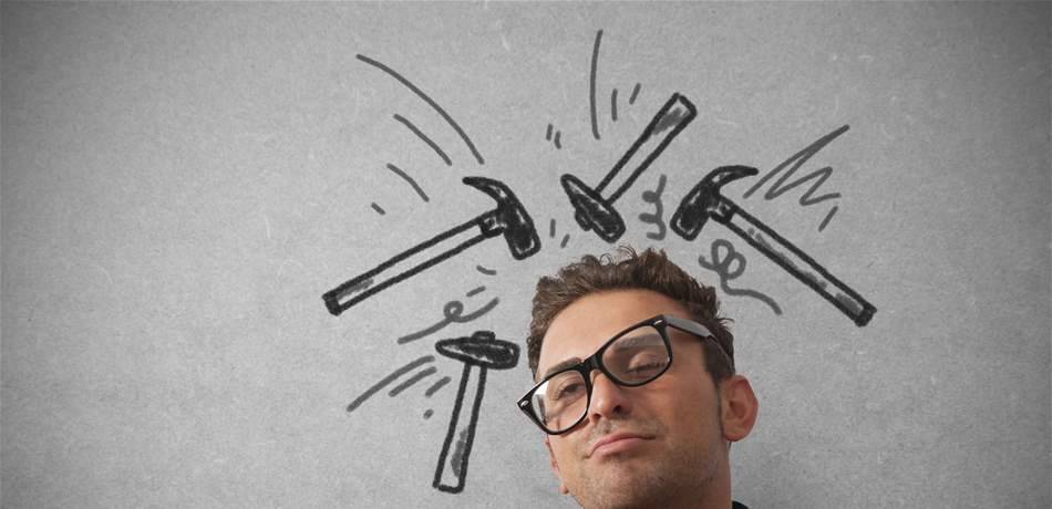 بينها الروائح والطقس.. أسباب غير متوقعة للصداع المُزمن