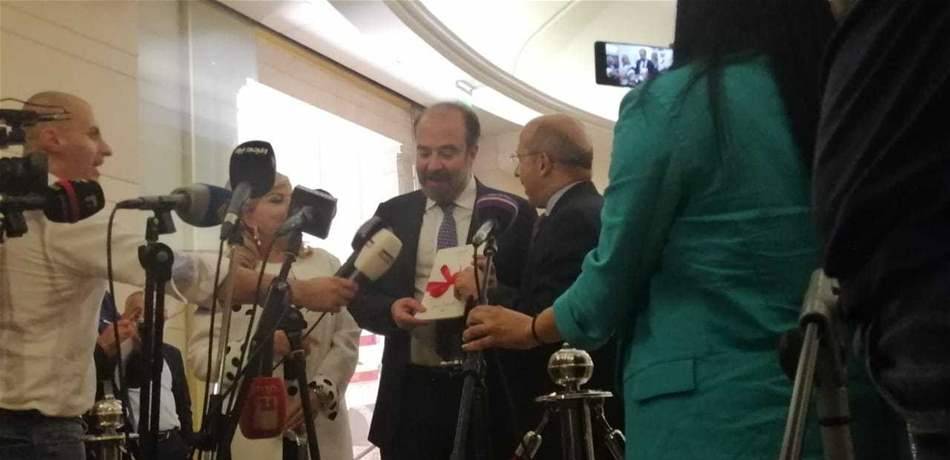 في مجلس النواب.. هدية من آلان عون إلى جورج عقيص