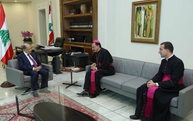 الرئىس عون عرض حاجات منطقتي كسروان وجبيل مع نوابها
والسفير الـبابوي نقل حرص الكرسي الرسولي على استقرار لبــنان