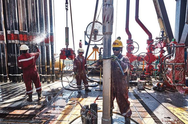 الإمارات تطور عملياتها التجارية النفطية لتدعيم حصتها السوقية