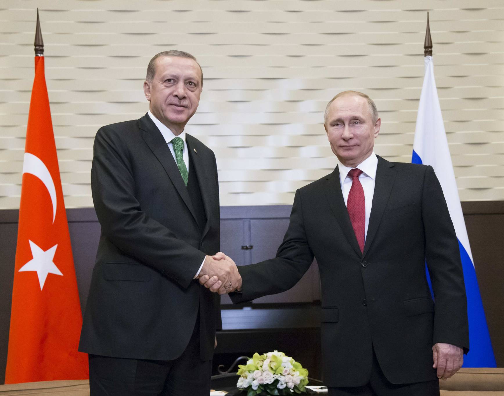 كيف أبعد بوتين أردوغان عن الغرب؟