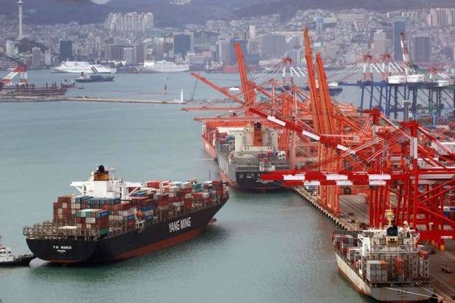 تراجع صادرات كوريا الجنوبية 13.6 % خلال الشهر الحالي