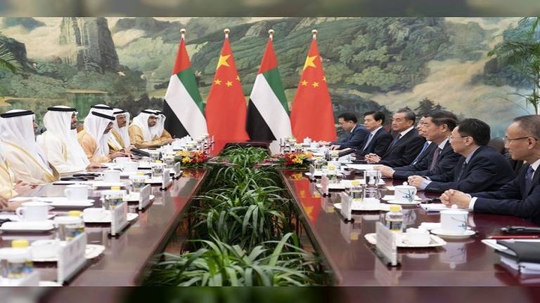 محمد بن زايد يؤكد أهمية التعاون مع الصين لضمان تدفق آمن لإمدادات النفط