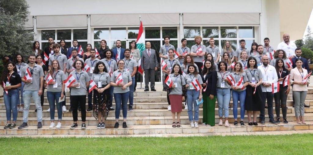 الرئيس عون لوفد طلابي: تعرفوا على وطنكم الأم وانشروا حضارته في دولكم