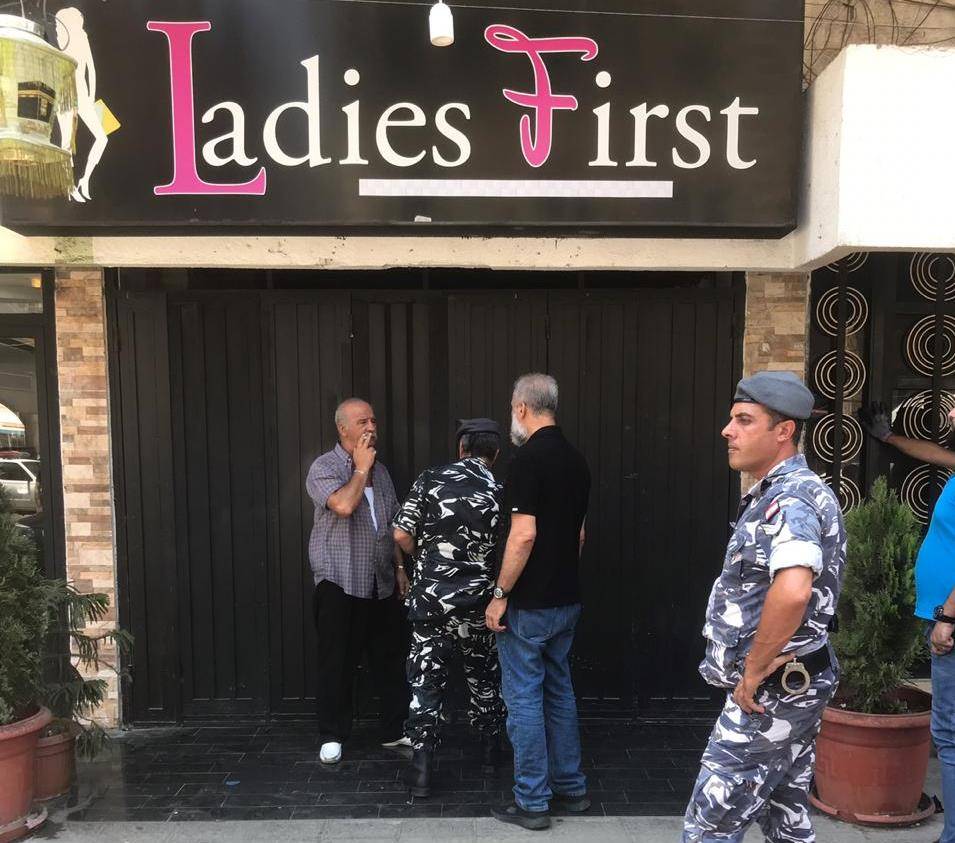 إقفال محلين في أبي سمراء وتنظيم محاضر ضبط بأشخاص مخالفين