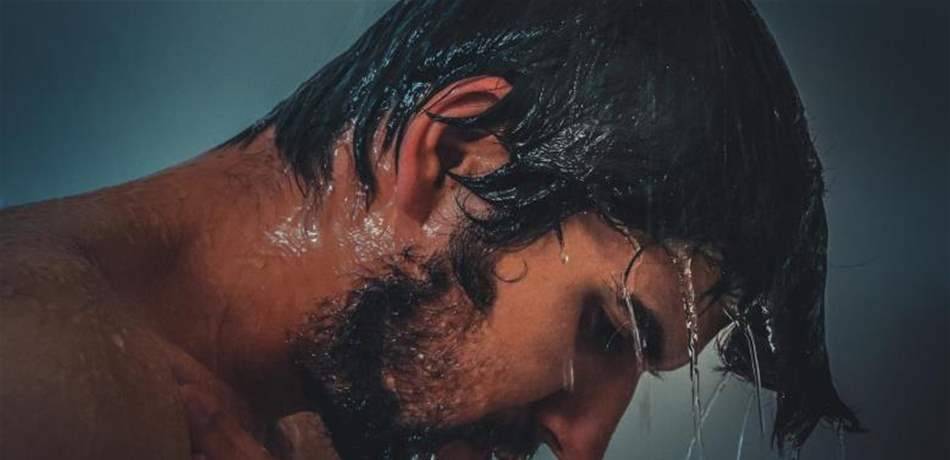 7 أخطاء تفعلها خلال الاستحمام تدمر بشرتك.. تجنبها