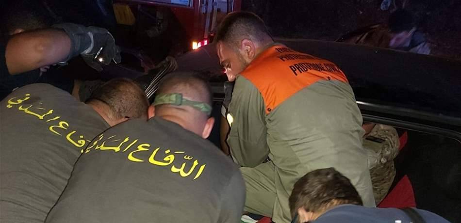 حادث مروّع عند حاجز المدفون.. شاهدوا كيف أُخرج الجريح! (صور)