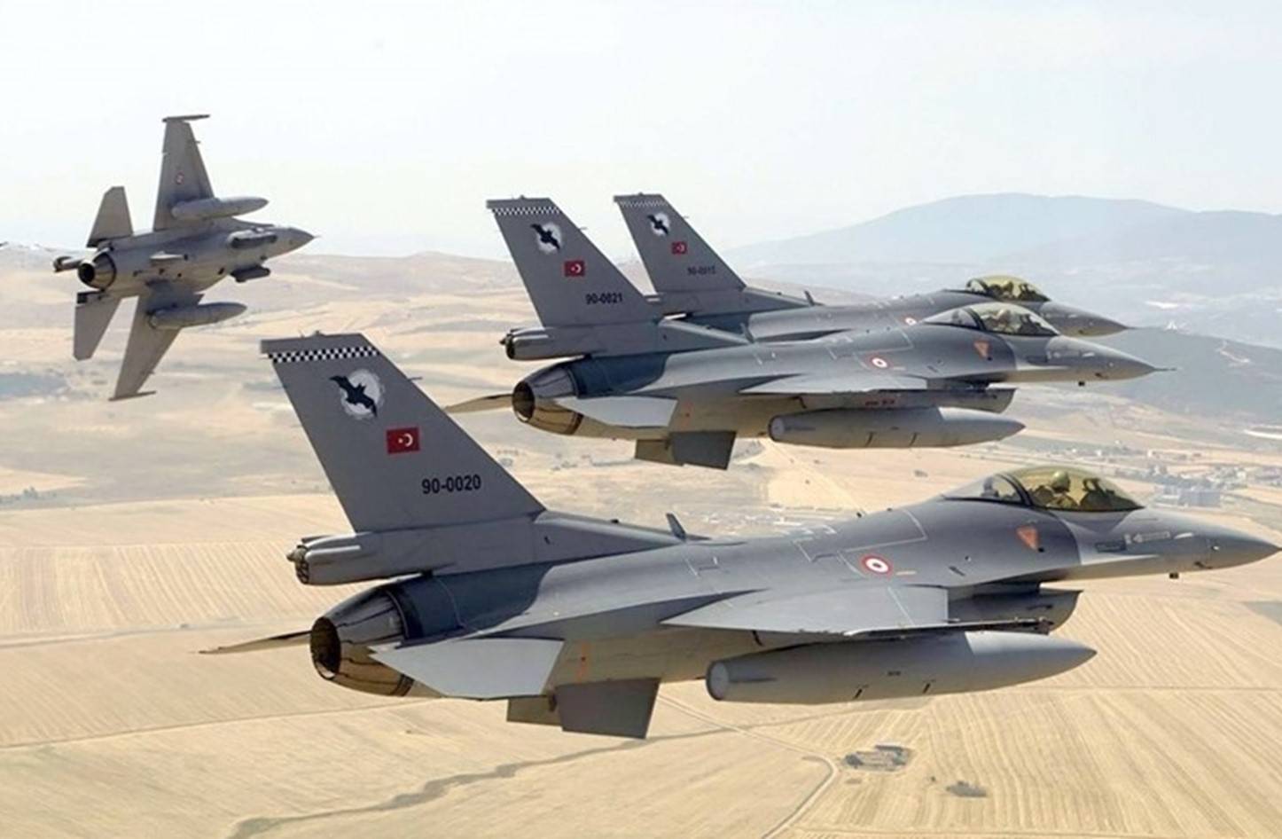 الطيران التركي يقصف الكردستاني في العراق