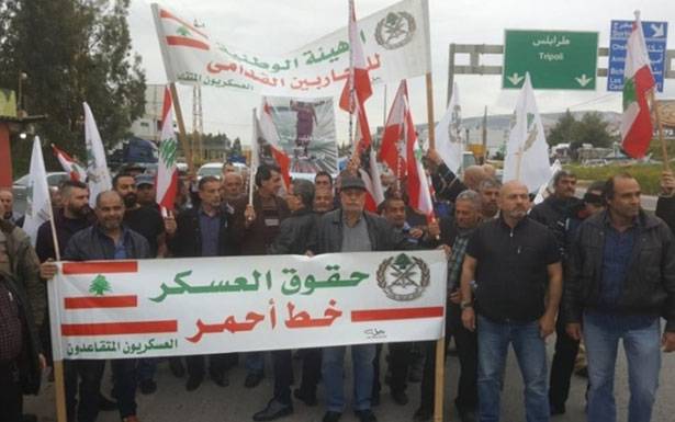 اجتماع تمهيدي للجنة القانونيّة في حراك

العسكريين المتقاعدين لاطلاق الطعن بالموازنة