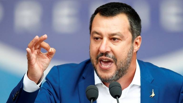 إيطاليا تطالب باتفاق أوروبي قبل السماح باستقبال مهاجرين
