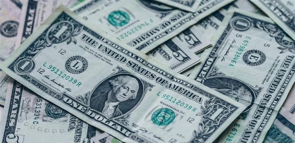 الدولار يحافظ على أعلى مستوى في شهرين