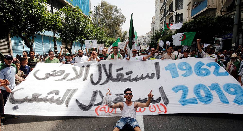 صحفي جزائري: الحراك الشعبي يرفض تكوين اللجنة السداسية