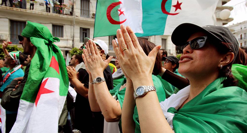 قبول حذر لأعضاء اللجنة السداسية في الجزائر... وأول اجتماعاتها الأحد