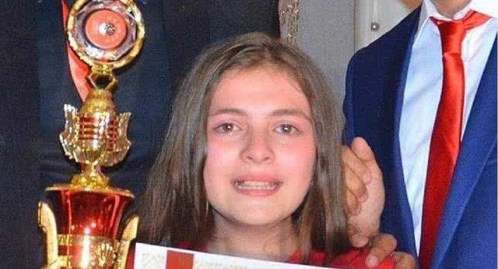 بالصور.. فتاة سورية تحصل على لقب 