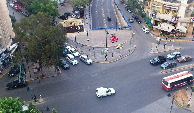 أثناء سيرهما في الاشرفية...ماريتا غافلت شقيقتها الكبرى وتوارت عن الانظار