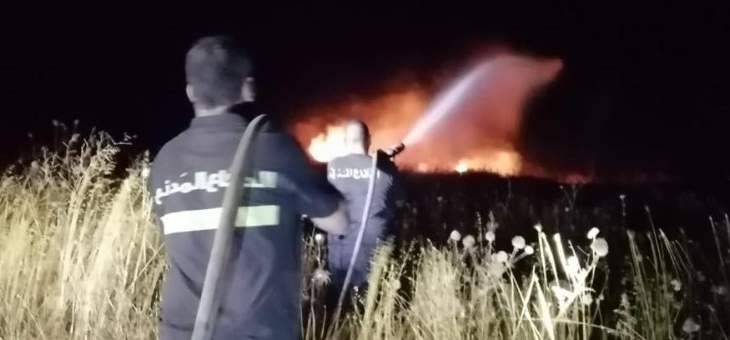 اخماد حريق مساحة شاسعة من الاعشاب والاشجار في خراج عيترون