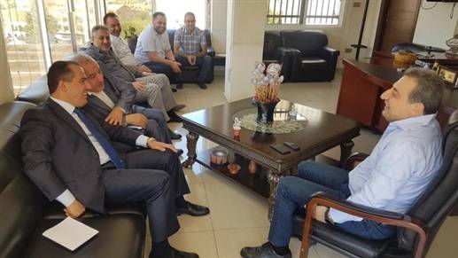 ابو فاعور استمع إلى مطالب اصحاب مصانع الكرتون