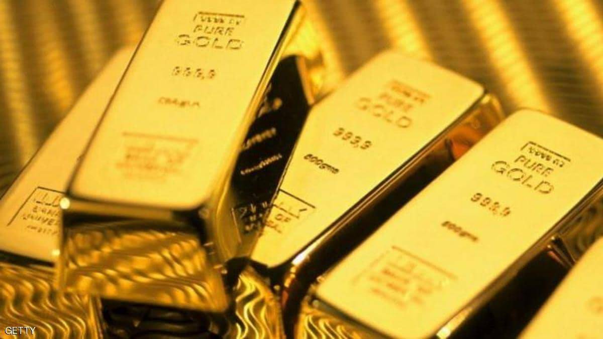 الذهب يتراجع مع ارتفاع الدولار لأعلى مستوى في شهرين