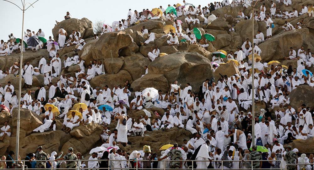 حريق في أحد فنادق مكة وإخلاء 700 حاج