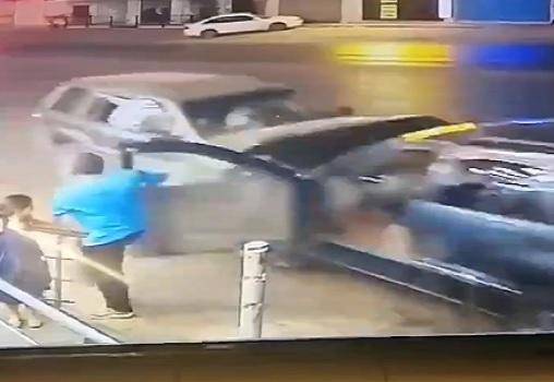 بالفيديو: العناية الالهية أنقذت الوالد وإبنته في الفرزل... حادث إصطدام مروّع!