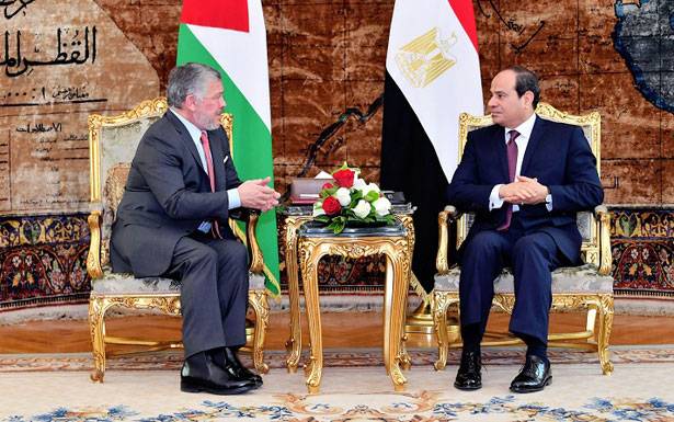 الملك عبد الله والسيسي بحثا توحيد المواقف بشأن فلسطين وسوريا