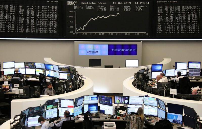 أسهم أوروبا تتراجع بعد بيان المركزي الأمريكي وسهم شل يهوي