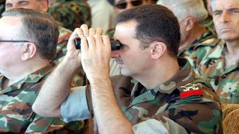 الرئاسة السورية تنشر صورة للأسد مع رفاق السلاح عمرها 30 عاما