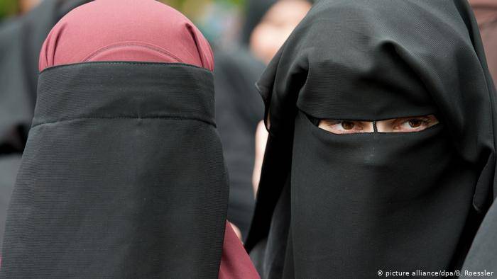بعد نقاش دام 14 عاما.. حظر النقاب يدخل حيز التنفيذ في هولندا